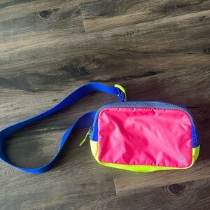 Lululemon everywhere belt bag
